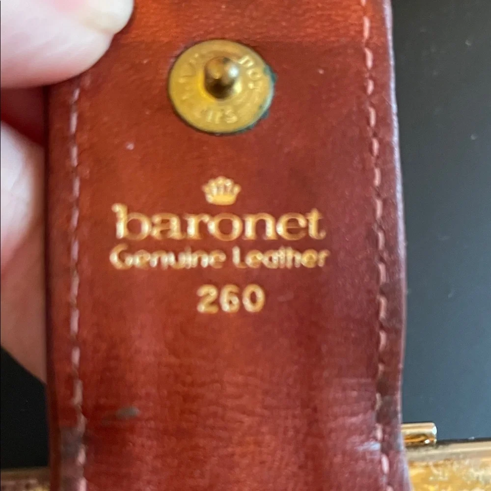 Vintage Baronrt Accent Brown Leather Women’s Wallet